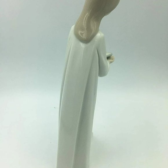 Lladro Girl with Candle - Picture 3 of 5